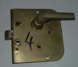 Замок дверей150.45.070-1Б Трактора Т-150
