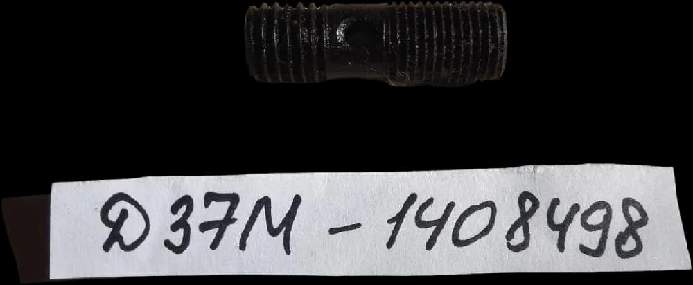 Шпилька головки циліндра Т-40