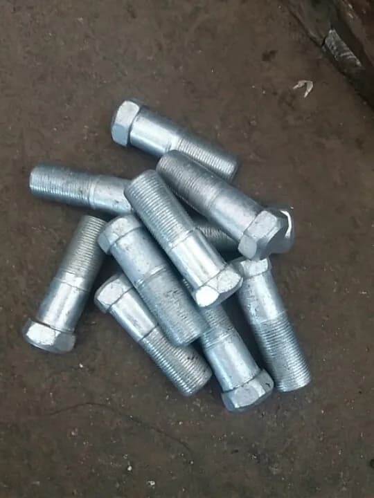 Болт маточини колеса заднього 50-3104021 Трактора МТЗ-80