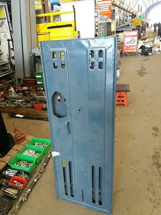 Боковина капота ліва (дв. ЯМЗ-236, СМД) Т-150Г, Т-150К, ХТЗ-17221 Трактора Т-150